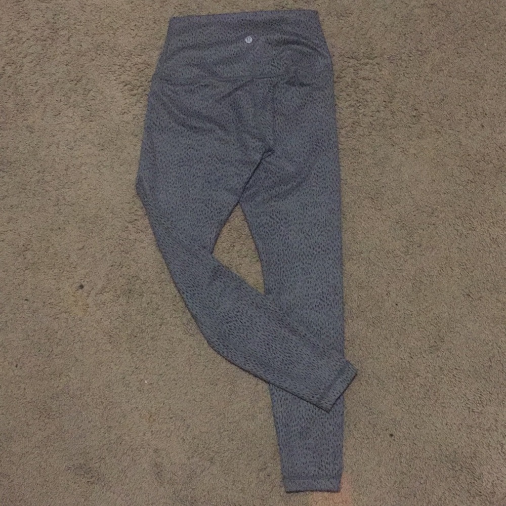 grey print lululemon pants